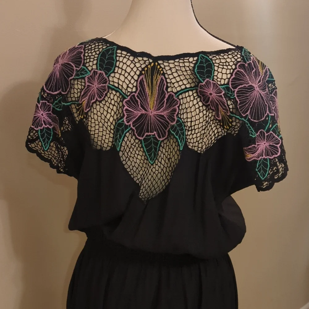 RARE VINTAGE Bali Crochet Cutwork Dress in Black - Picture 3 of 5